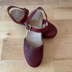 Wine colored Dansko clogs- Size39